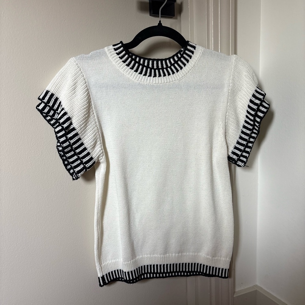 Chic White Knit Top with Black Stripes